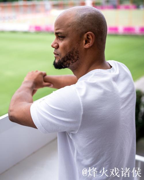 孔帕尼:阿方索一定会重返巅峰,能为本效力让我欣慰 孔帕尼:阿方索一定会重返巅峰,能为本效力让我欣慰