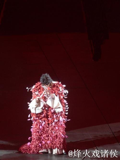 18记三分掀狂潮！ 首钢园主场表演燃情上演！